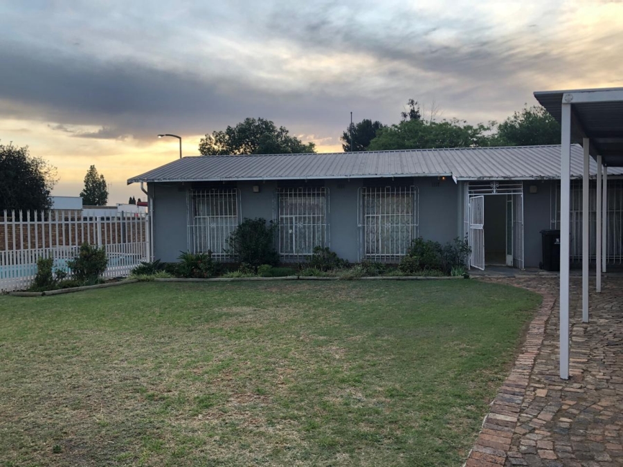 5 Bedroom Property for Sale in Impala Park Gauteng