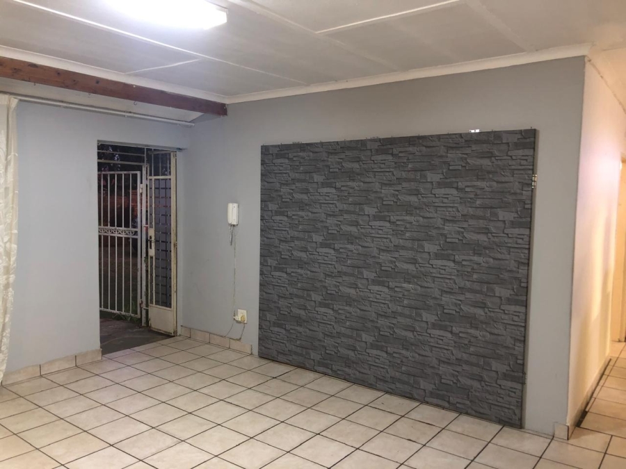 5 Bedroom Property for Sale in Impala Park Gauteng