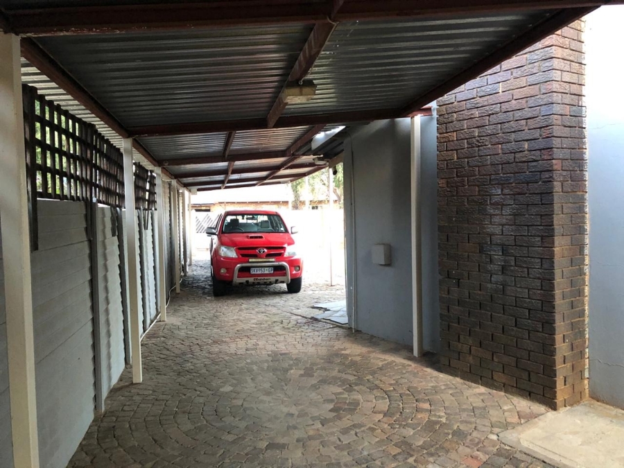 5 Bedroom Property for Sale in Impala Park Gauteng