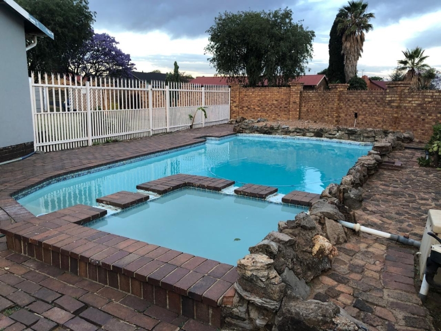 5 Bedroom Property for Sale in Impala Park Gauteng