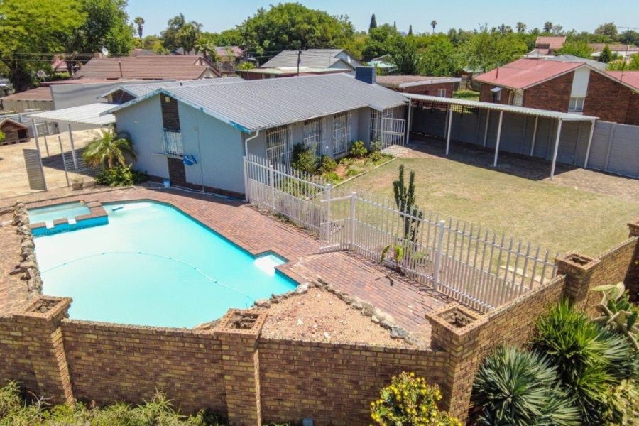 5 Bedroom Property for Sale in Impala Park Gauteng