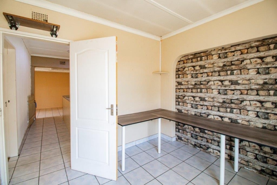 5 Bedroom Property for Sale in Impala Park Gauteng