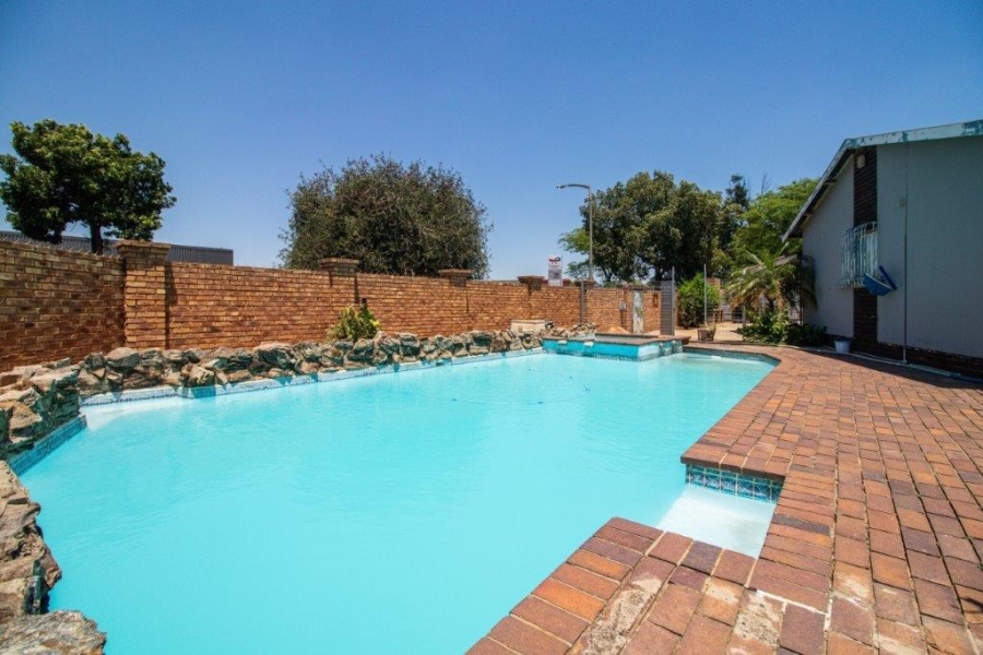 5 Bedroom Property for Sale in Impala Park Gauteng