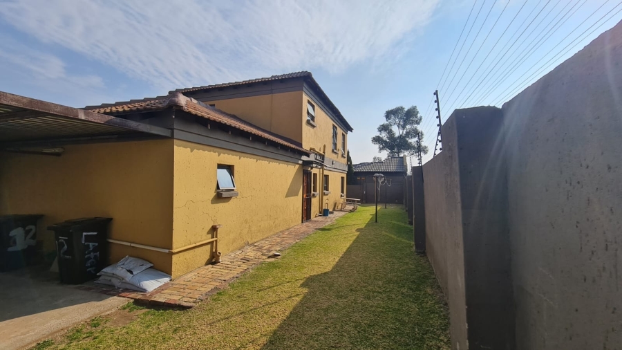 To Let 4 Bedroom Property for Rent in Sonneveld Gauteng