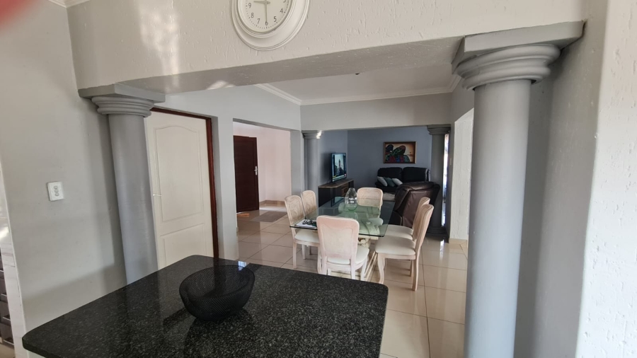 To Let 4 Bedroom Property for Rent in Sonneveld Gauteng