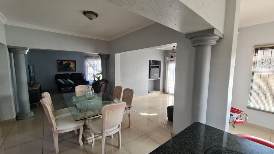 To Let 4 Bedroom Property for Rent in Sonneveld Gauteng