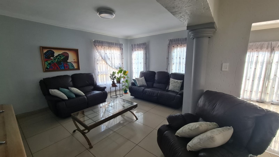 To Let 4 Bedroom Property for Rent in Sonneveld Gauteng