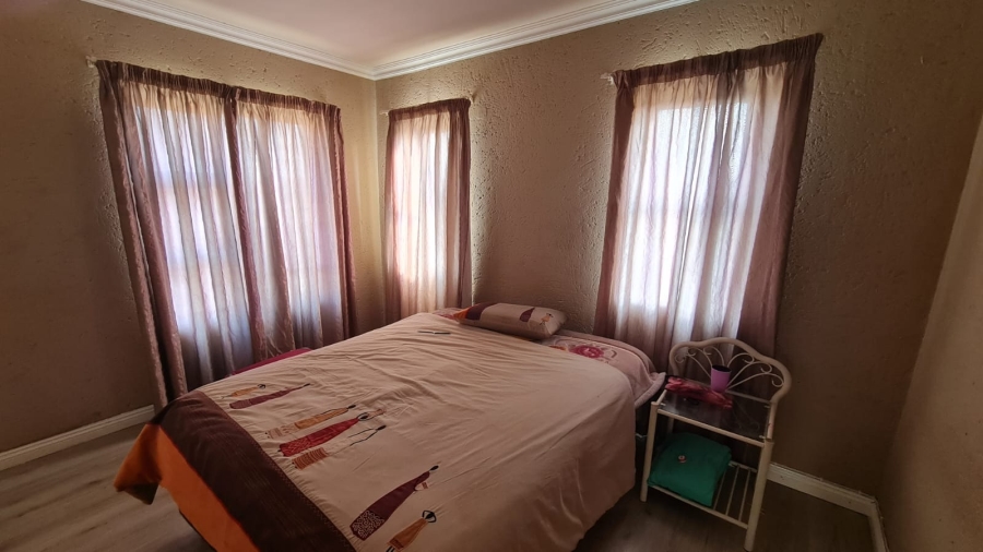 To Let 4 Bedroom Property for Rent in Sonneveld Gauteng