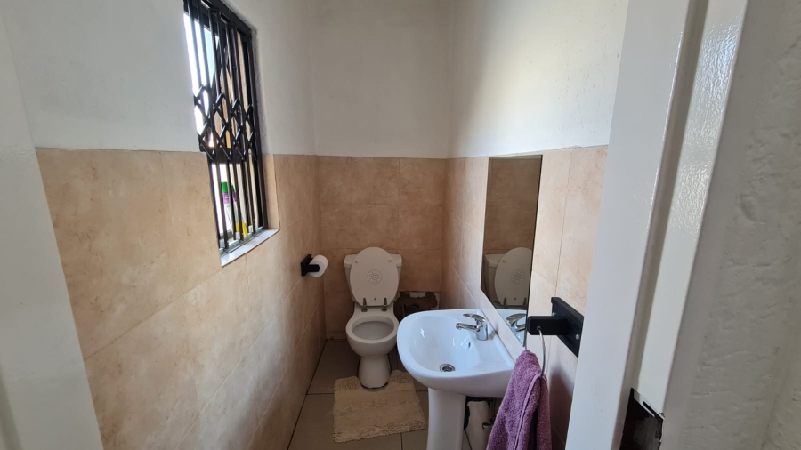 To Let 4 Bedroom Property for Rent in Sonneveld Gauteng