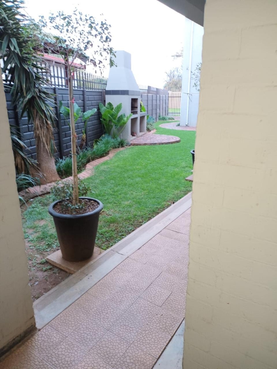 To Let 2 Bedroom Property for Rent in Dalview Gauteng