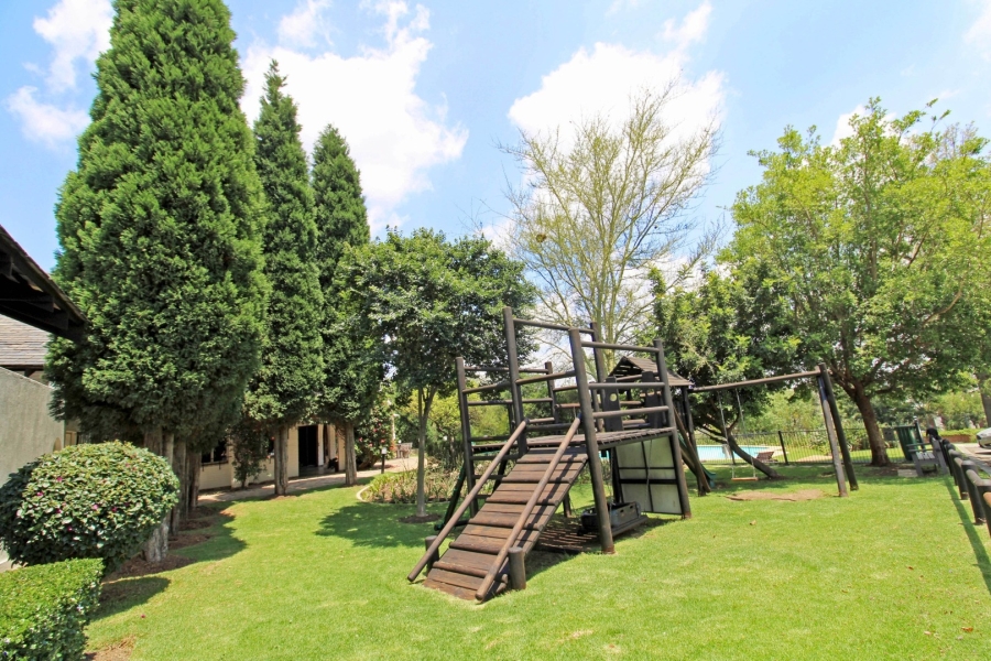 To Let 2 Bedroom Property for Rent in Bryanston Gauteng