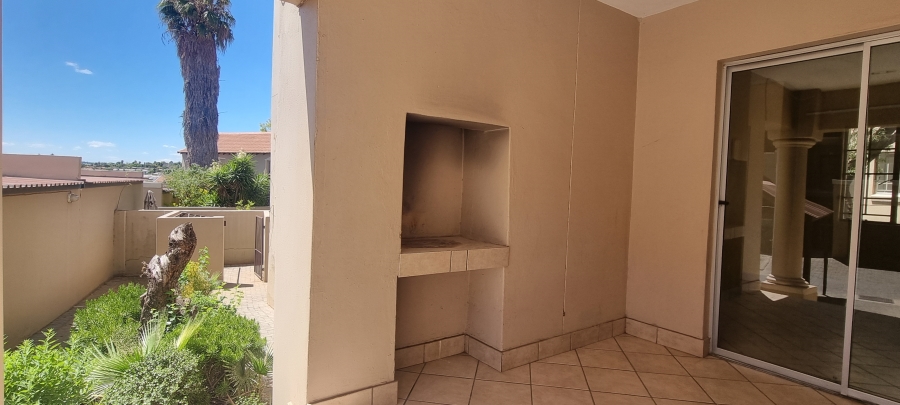 2 Bedroom Property for Sale in North Riding Gauteng