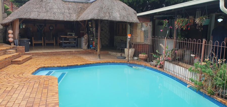 3 Bedroom Property for Sale in Mondeor Gauteng