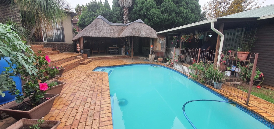 3 Bedroom Property for Sale in Mondeor Gauteng