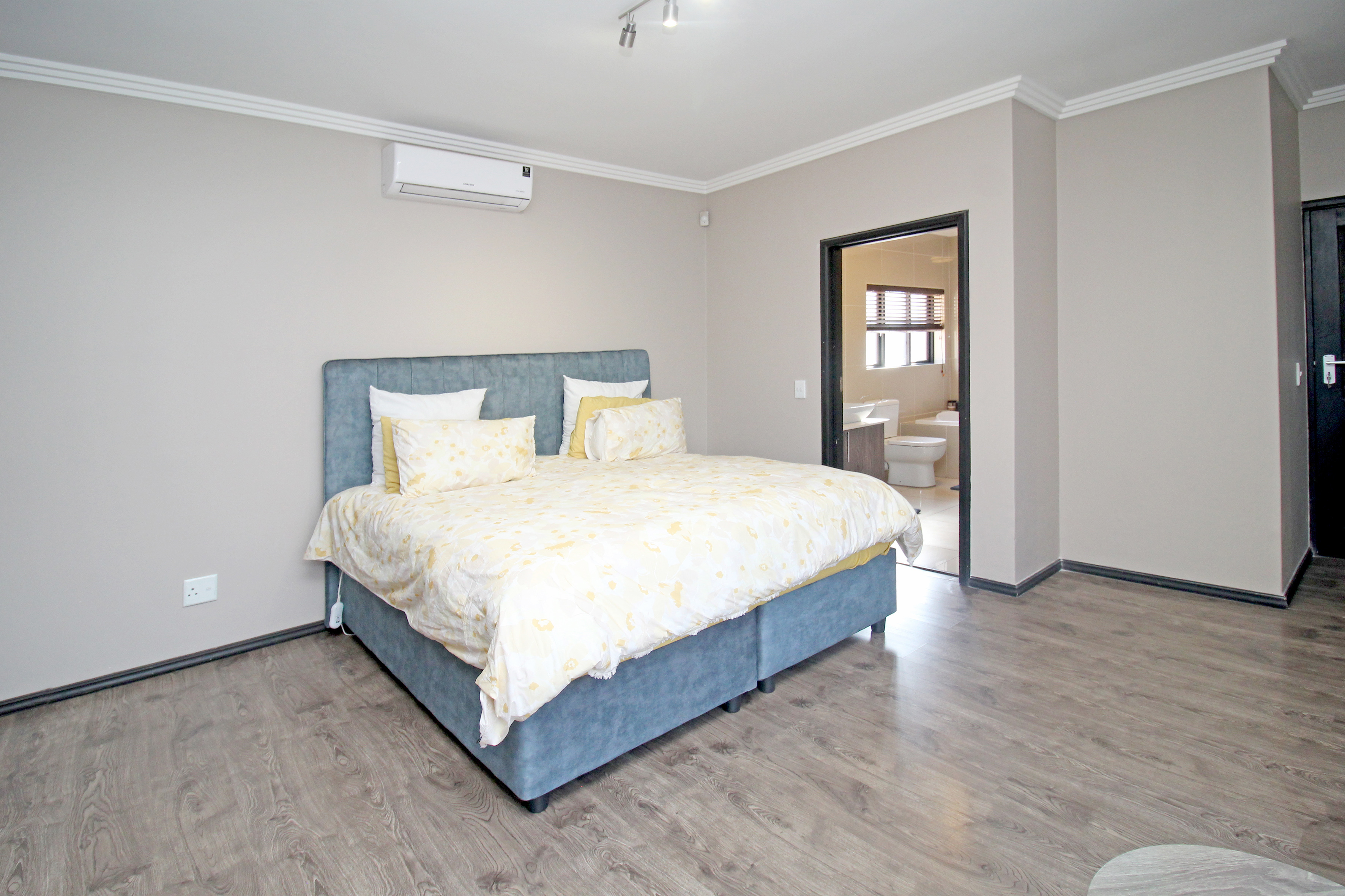 3 Bedroom Property for Sale in Barbeque Downs Gauteng