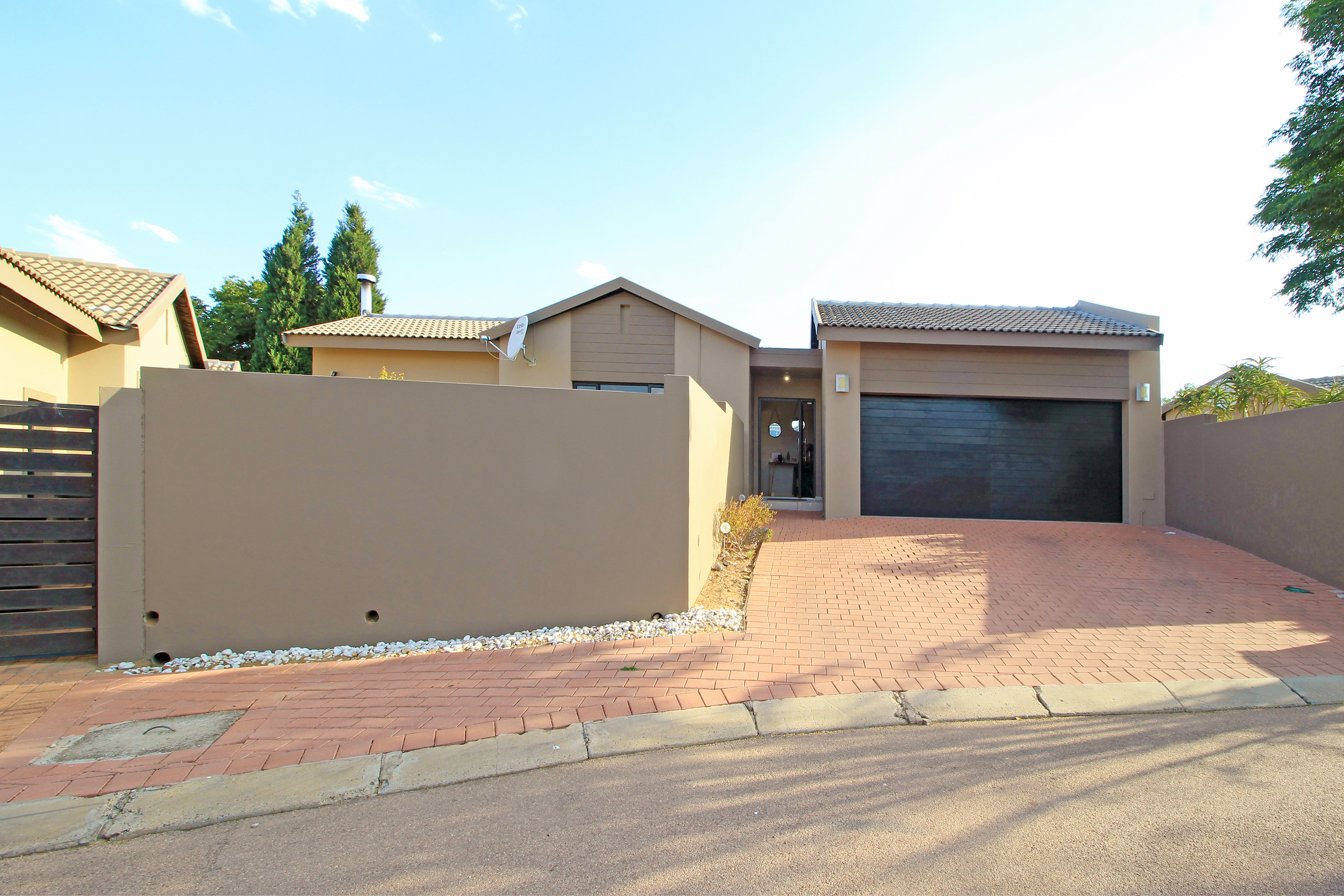 3 Bedroom Property for Sale in Barbeque Downs Gauteng