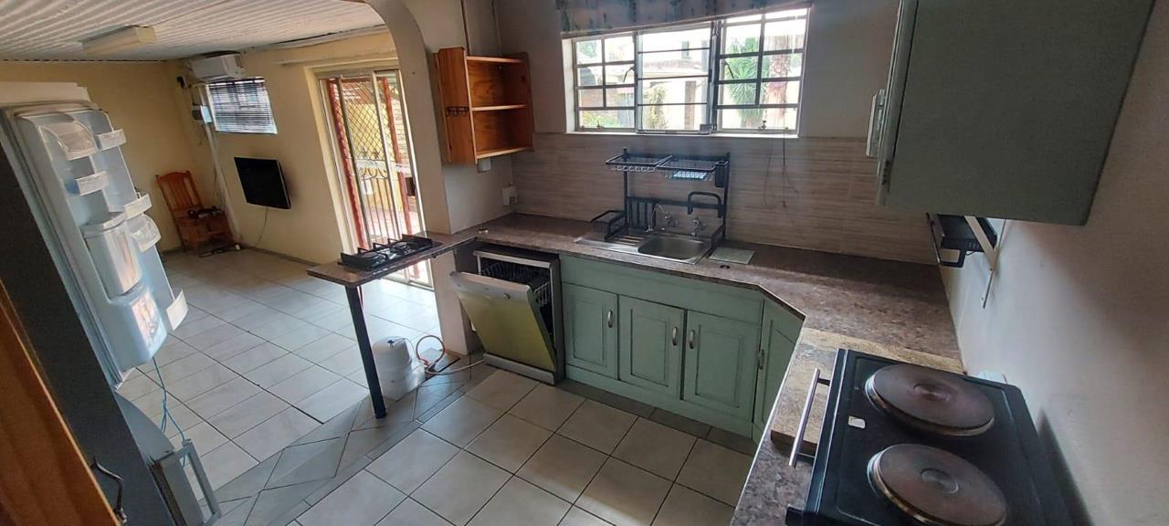 To Let 1 Bedroom Property for Rent in Queenswood Gauteng