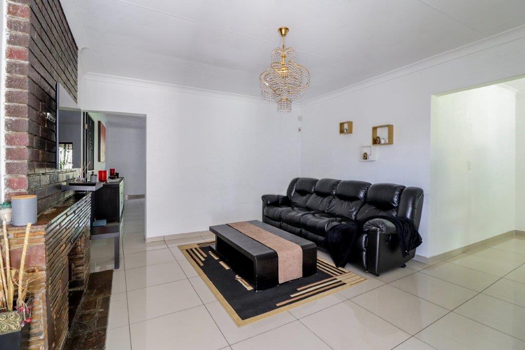 5 Bedroom Property for Sale in Illiondale Gauteng