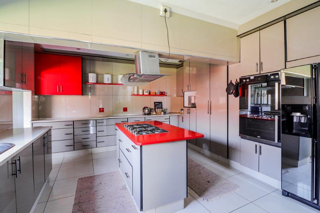 5 Bedroom Property for Sale in Illiondale Gauteng