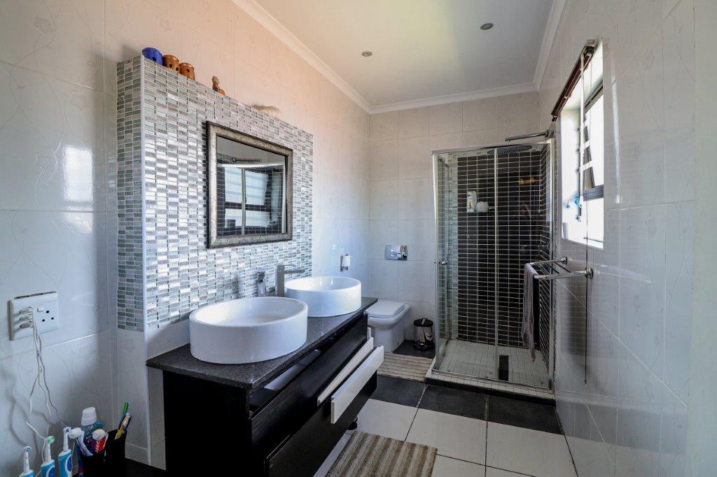 5 Bedroom Property for Sale in Illiondale Gauteng