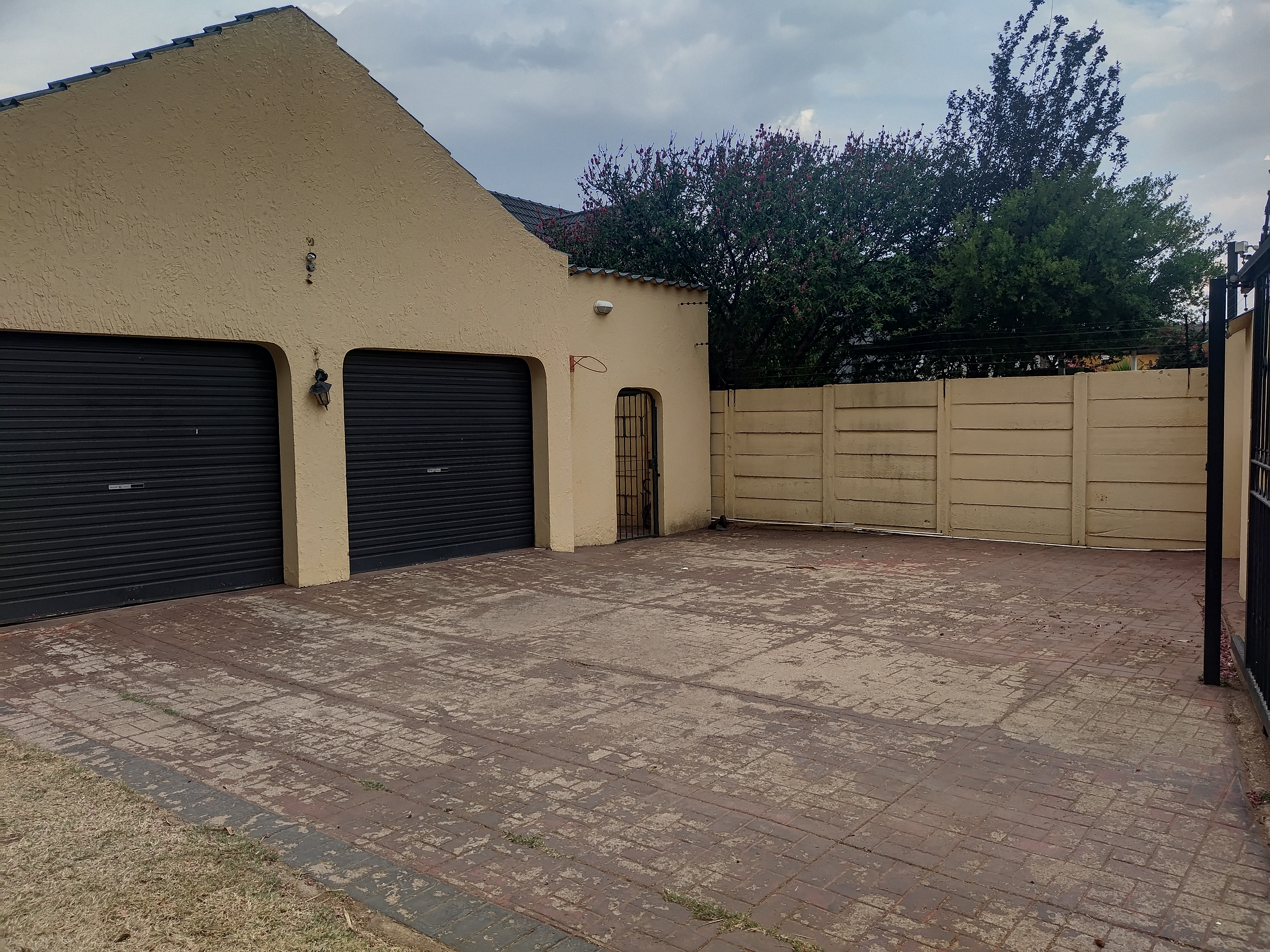 5 Bedroom Property for Sale in Glenanda Gauteng