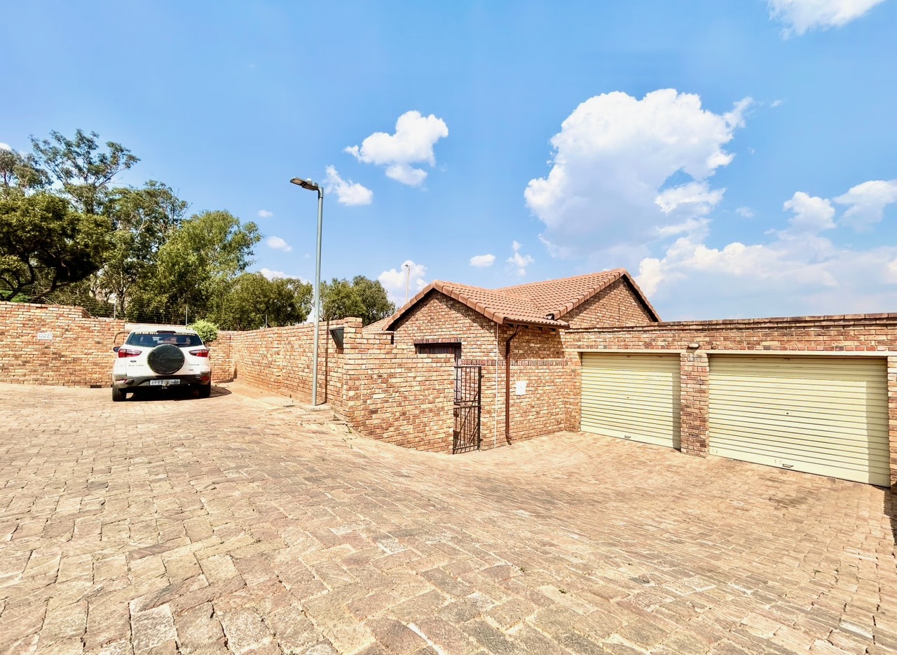 To Let 3 Bedroom Property for Rent in Halfway Gardens Gauteng