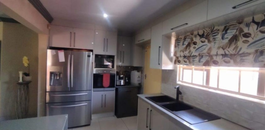 3 Bedroom Property for Sale in Garsfontein Gauteng