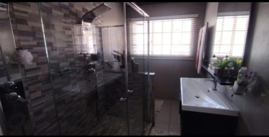 3 Bedroom Property for Sale in Garsfontein Gauteng