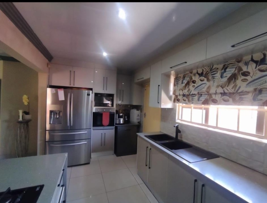 3 Bedroom Property for Sale in Garsfontein Gauteng