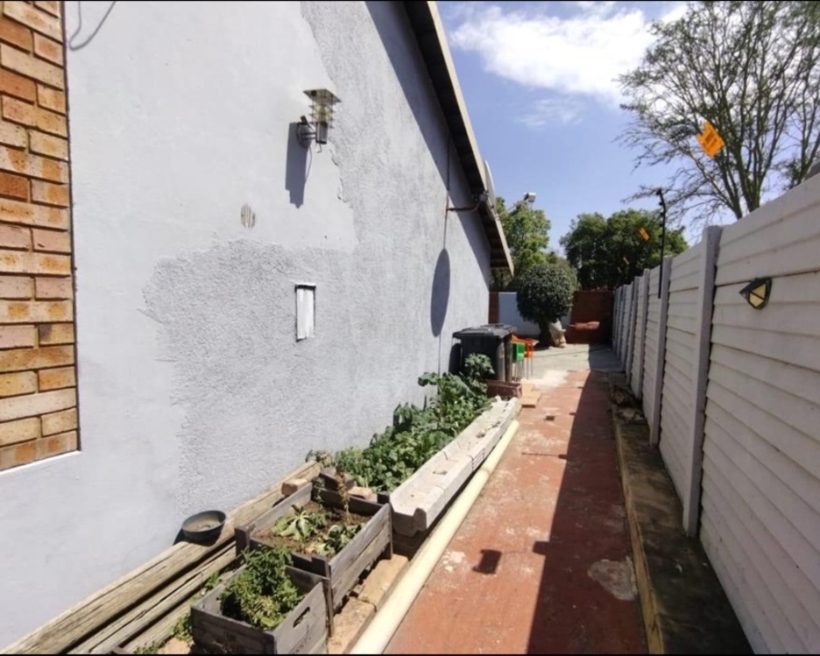 3 Bedroom Property for Sale in Garsfontein Gauteng