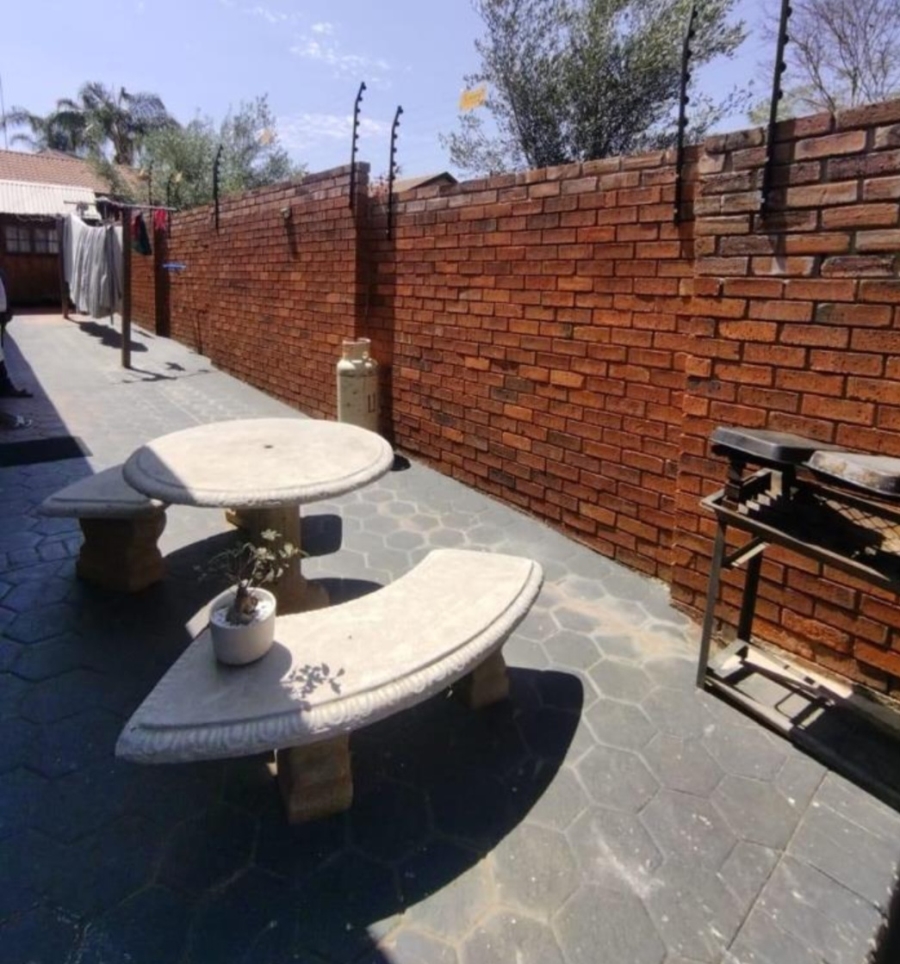 3 Bedroom Property for Sale in Garsfontein Gauteng