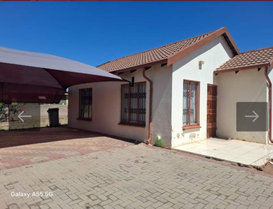 2 Bedroom Property for Sale in Rosslyn Gauteng