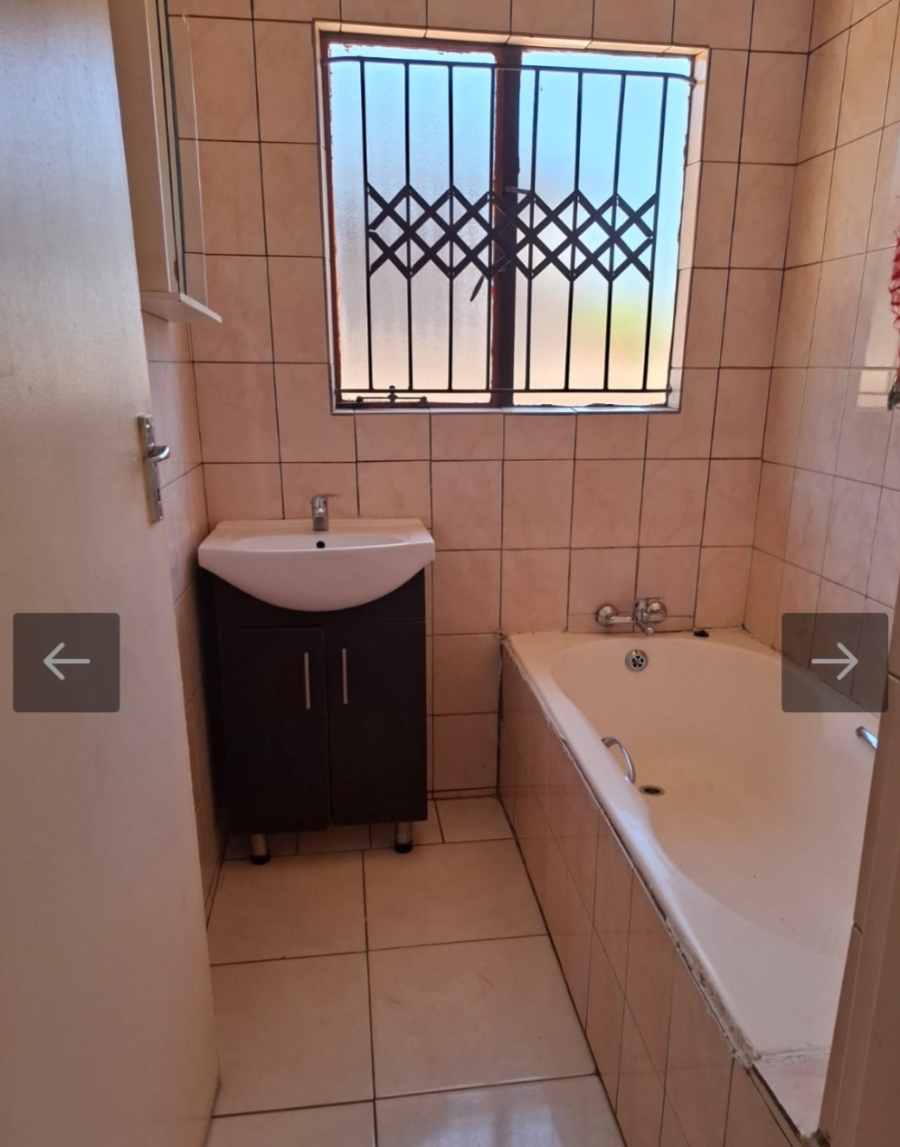 2 Bedroom Property for Sale in Rosslyn Gauteng