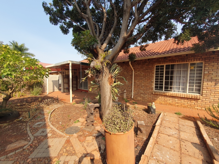 To Let 3 Bedroom Property for Rent in Dorandia Gauteng