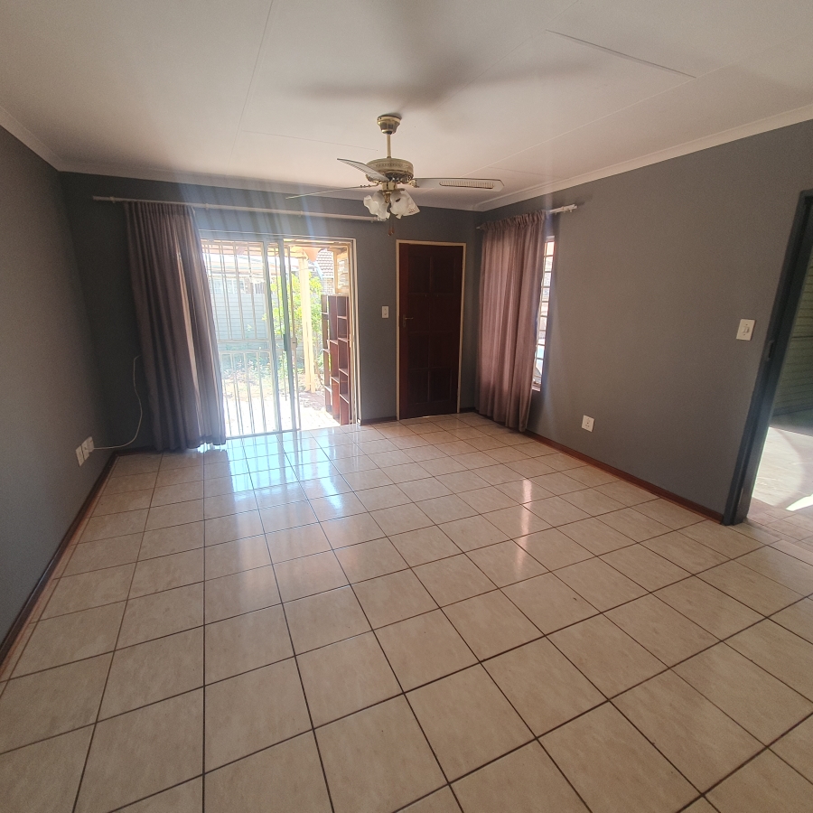 To Let 3 Bedroom Property for Rent in Dorandia Gauteng