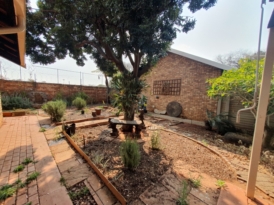 To Let 3 Bedroom Property for Rent in Dorandia Gauteng