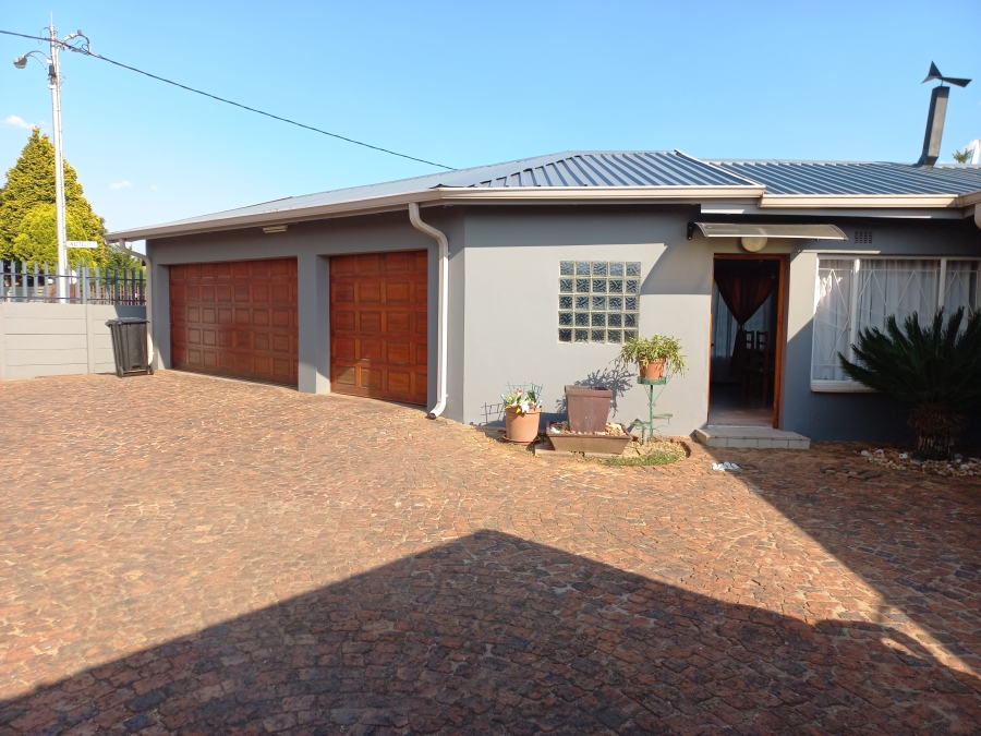 To Let 3 Bedroom Property for Rent in Dal Fouche Gauteng