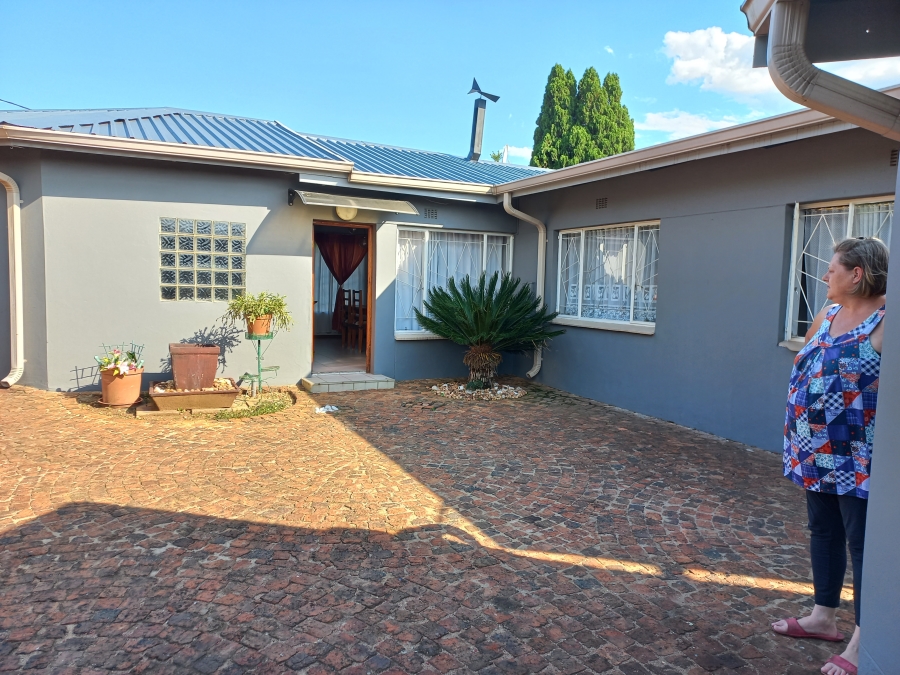 To Let 3 Bedroom Property for Rent in Dal Fouche Gauteng