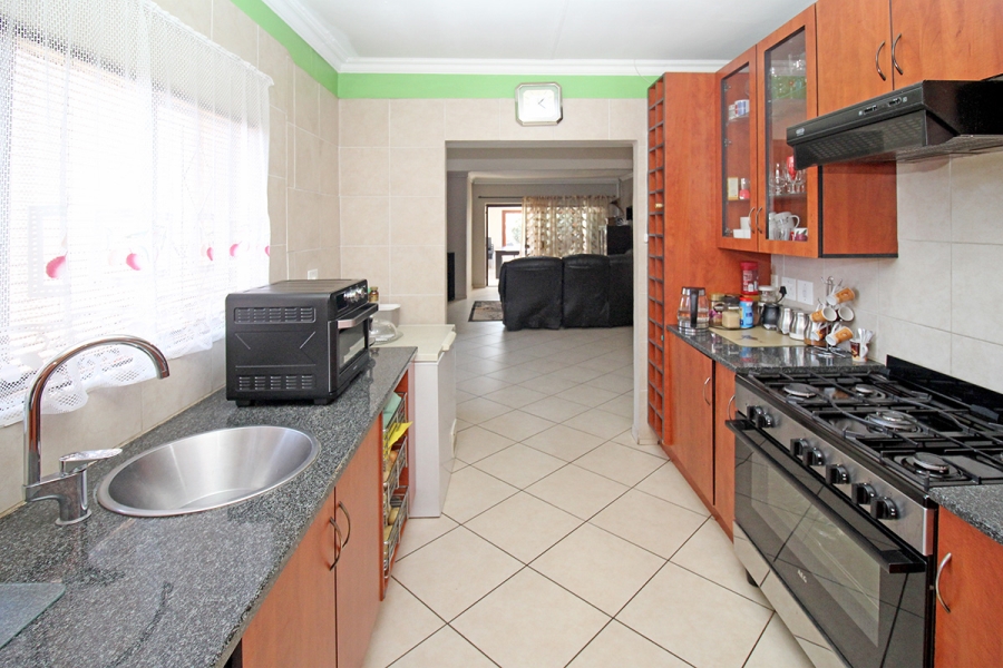 3 Bedroom Property for Sale in Wilro Park Gauteng