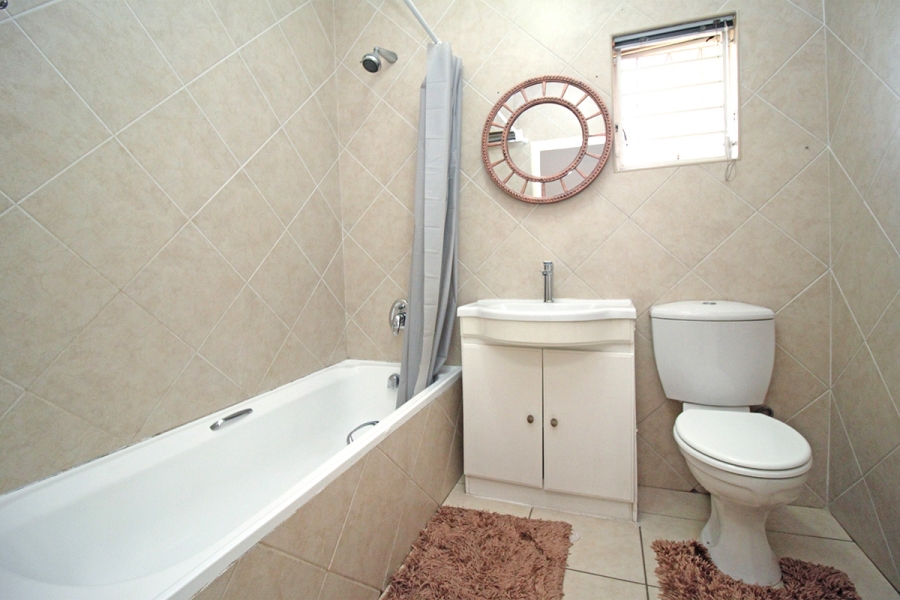 3 Bedroom Property for Sale in Wilro Park Gauteng