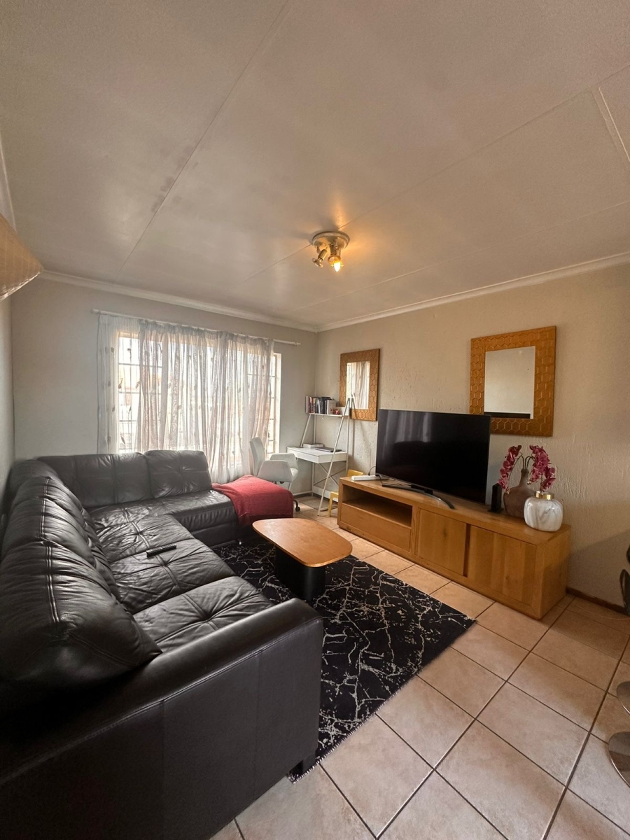 2 Bedroom Property for Sale in Heuwelsig Estate Gauteng