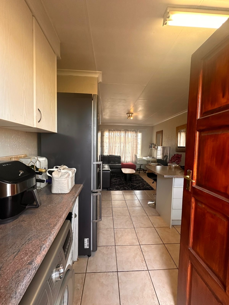 2 Bedroom Property for Sale in Heuwelsig Estate Gauteng