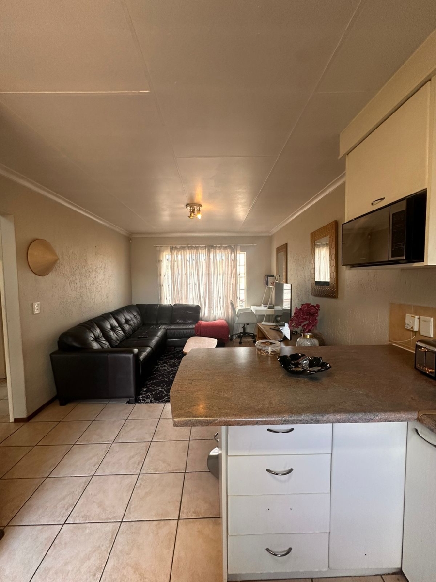 2 Bedroom Property for Sale in Heuwelsig Estate Gauteng