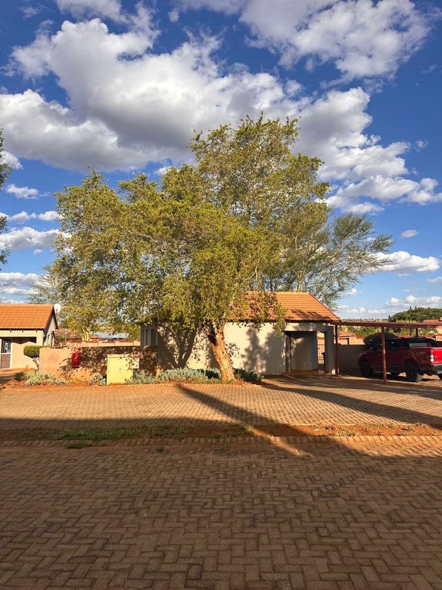 2 Bedroom Property for Sale in Heuwelsig Estate Gauteng