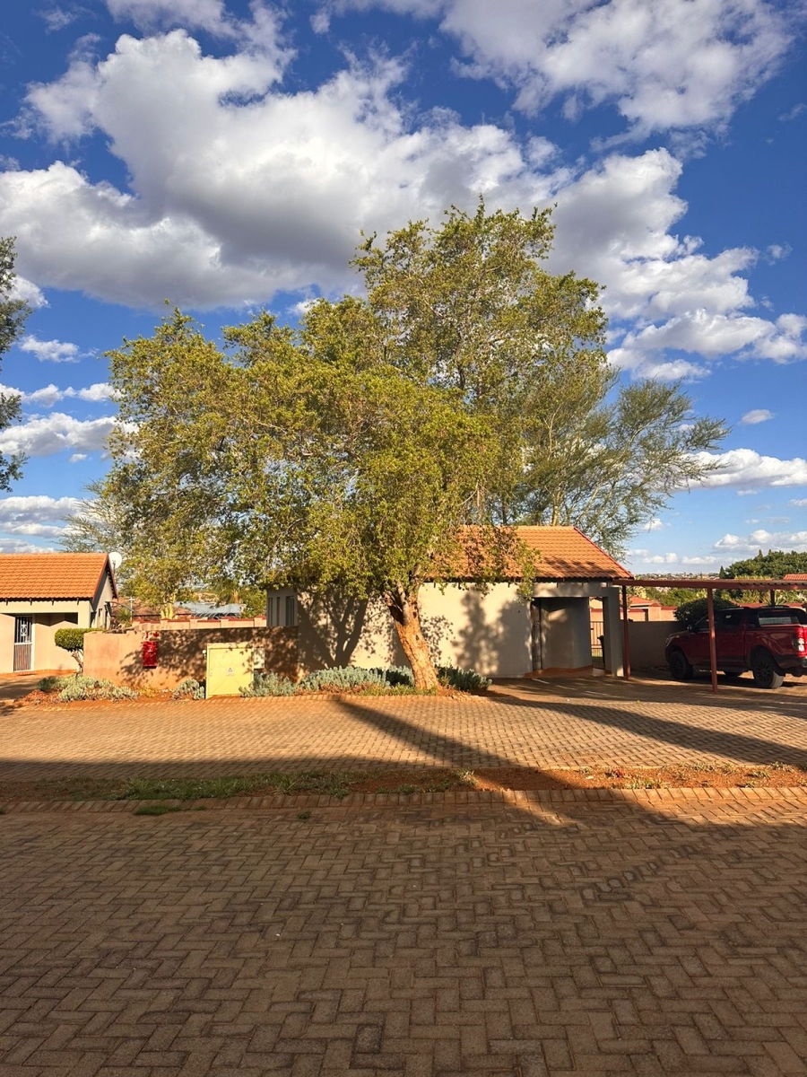 2 Bedroom Property for Sale in Heuwelsig Estate Gauteng