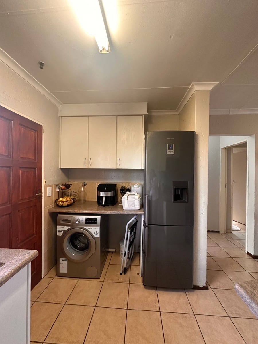 2 Bedroom Property for Sale in Heuwelsig Estate Gauteng