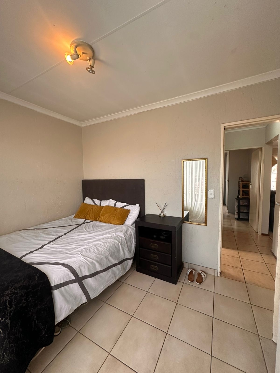 2 Bedroom Property for Sale in Heuwelsig Estate Gauteng