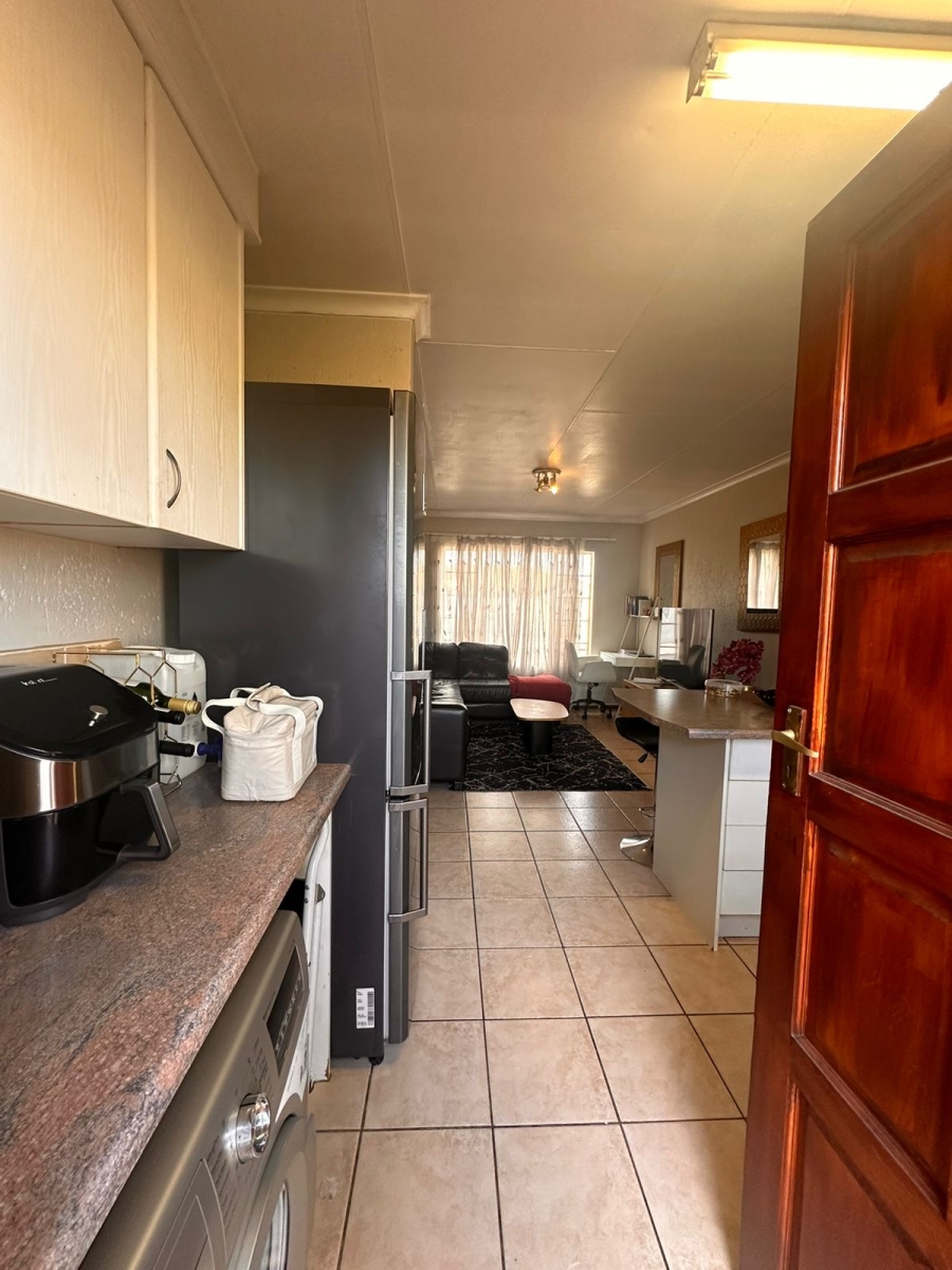 2 Bedroom Property for Sale in Heuwelsig Estate Gauteng