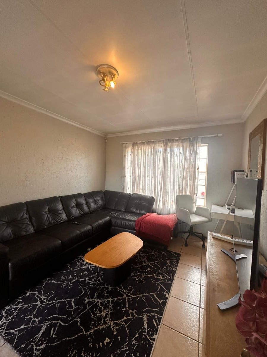 2 Bedroom Property for Sale in Heuwelsig Estate Gauteng