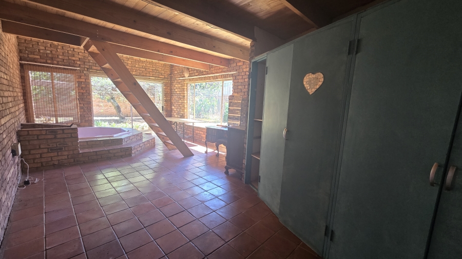 4 Bedroom Property for Sale in Garsfontein Gauteng